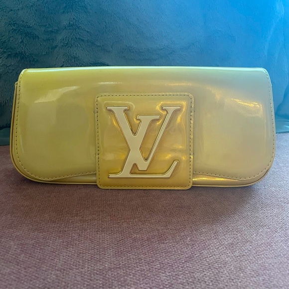 Louis Vuitton Yellow Vernis Sobe ClutchVGUC- PRICE DROPPED! - Picture 1 of 12